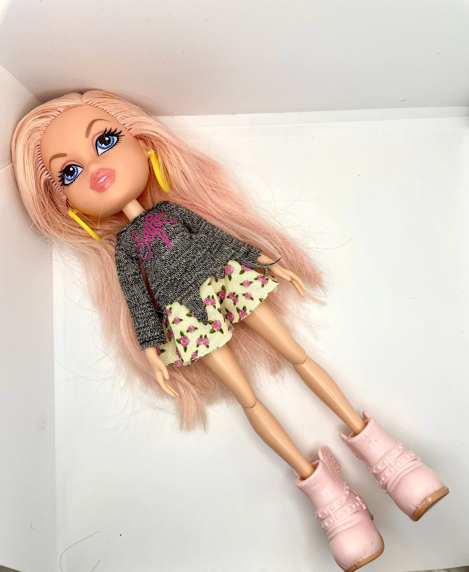 Bratz Doll Cloe 2015 Selfie Snaps Pink Hair MGA Entertainment