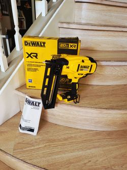 Dewalt (New) 20V MAX XR 16-Gauge Lithium-Ion Cordless Finish Nailer (Tool Only)