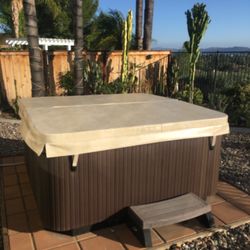 CUSTOM SPA  & HOT TUB COVERS