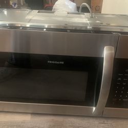 Black Frigidaire Microwave