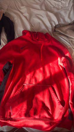 Men’s Nike therma hoodie size L