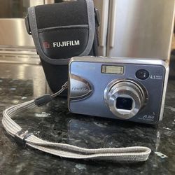 Fujifilm FinePix A360 4.1MP Digital Camera W/ Belt Loop Travel Case - TESTED    