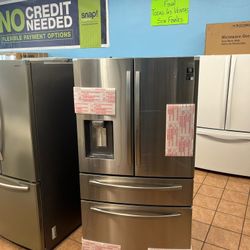 Samsung Refrigerator With Showcase Door HEEDZ