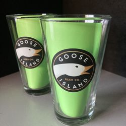 🎁 (2) New Goose Island Chicago Beer Pint Glasses 