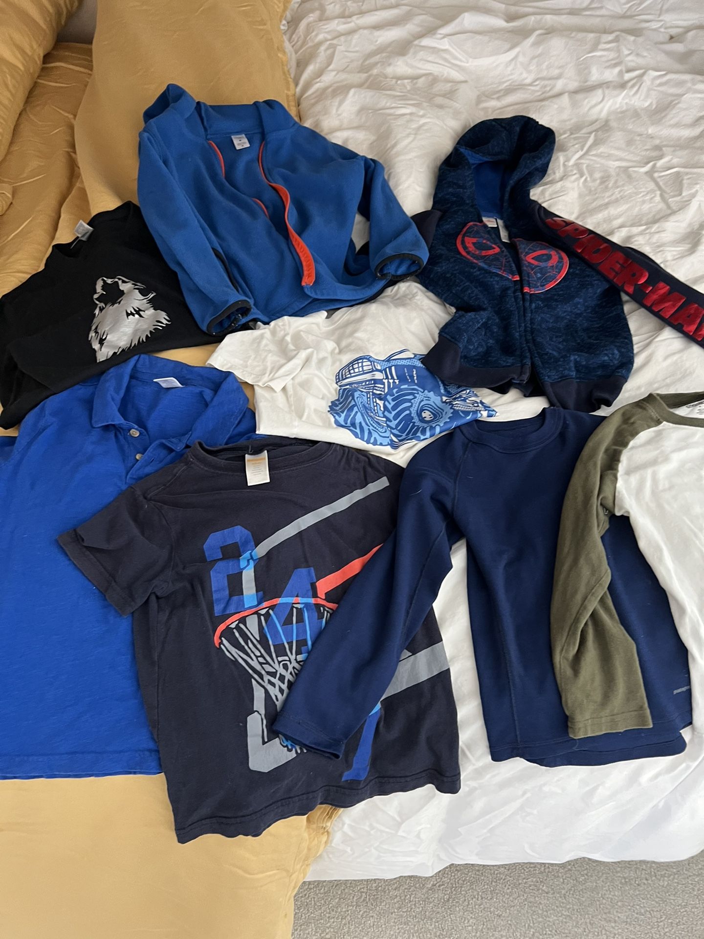 Boys 6T Bundle Of Clothes 