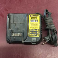 DEWALT 20V / 12V Lithium Ion Battery Charger For Cordless Tools