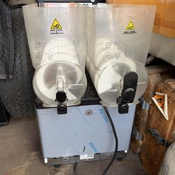 Commercial, frozen drink mixer