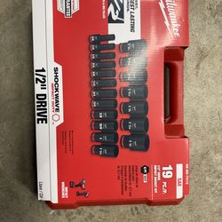 Milwaukee Shockwave 1/2” Impact Socket Set 19 pc.