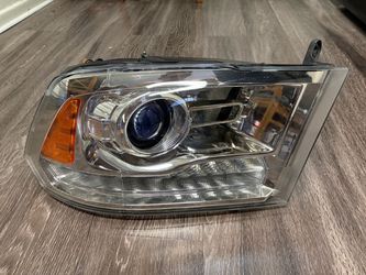 2013 2014 2015 2016 2017 2018 DODGE RAM HEADLIGHT HALOGEN WITH LED RUNNING LIGHT PASSENGER SIDE “R” ORIGINAL OEM