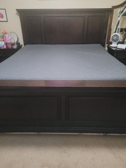 King Size Bedroom Set 1,500 Includes Mattress 