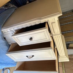 (All-In-One) Baby Crib/Changing Table(Includes Mattress)