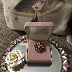 Beautiful ! Vintage Victorian  Antique Pin/Brooch With Sea Pearls & Pink Crystal Stones 