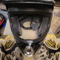 Mossi Helmet with Fox Gloves