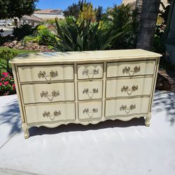 French Provincial 9-Drawer Dresser by Huntley Furniture Co