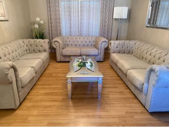 Classic couch for pieces