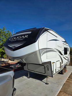 2021 Keystone Cougar 23MLS 5th Wheel - Like New
