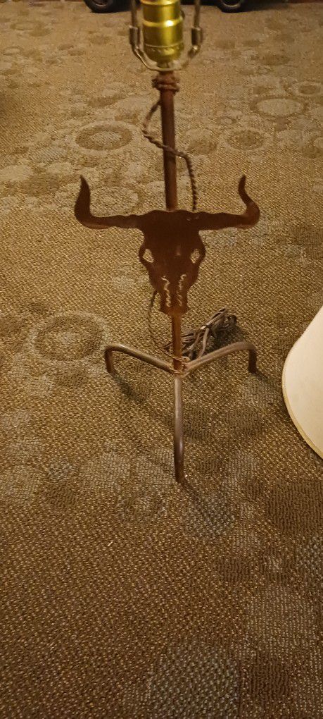 old iron metal steer lamp 27 ins high with  bulb works great 