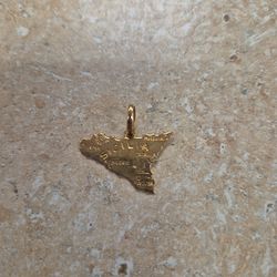 18k Yellow Gold Sicily Pendant