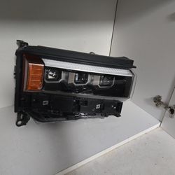 TOYOTA  LAND CRUISER OEM RIGHT SIDE HEADLIGHT 