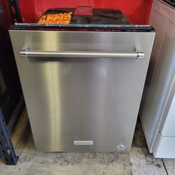 New KitchenAid  Dishwasher 24" Wide 
