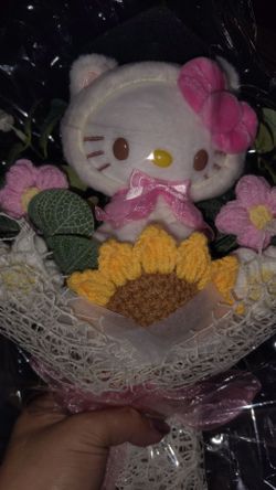 Hello kitty bouquet with crochet flowers