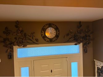 Clock with leafs