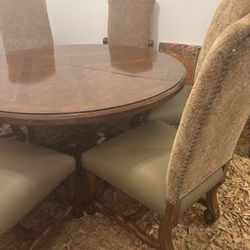 Round Or Oval Dining Room Table With 8 Chairs No Let’s No Kids No Smoking Must Go Asap Moving !!