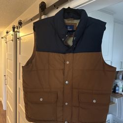 Old Navy Puffer Vest - Men’s Large 