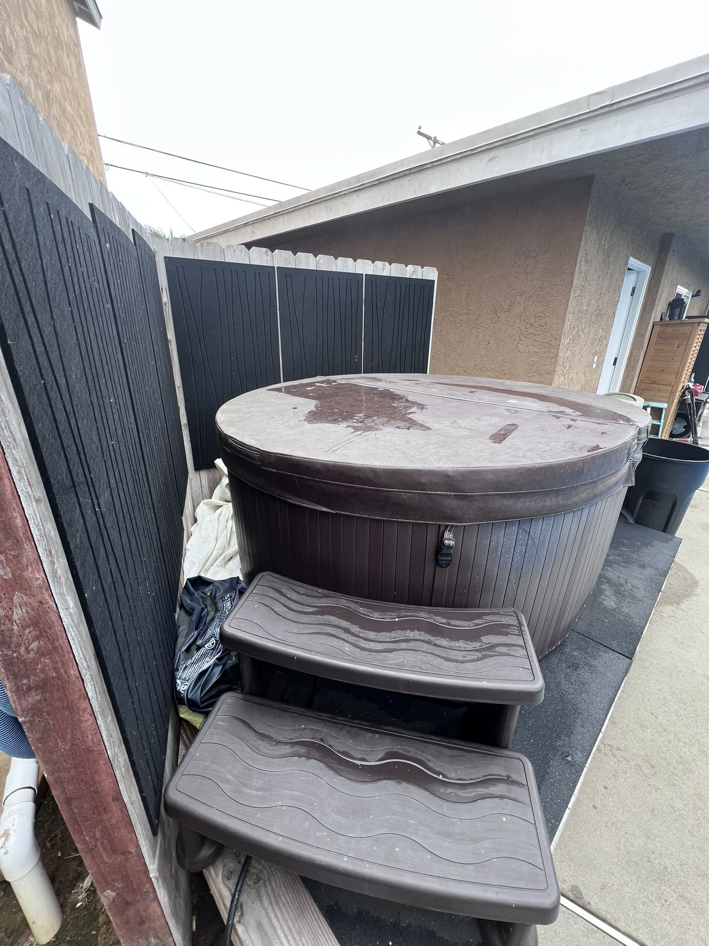 Aqua Terra 4 Person Plug N Play Hot Tub