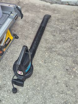 Electric sidewalk blower