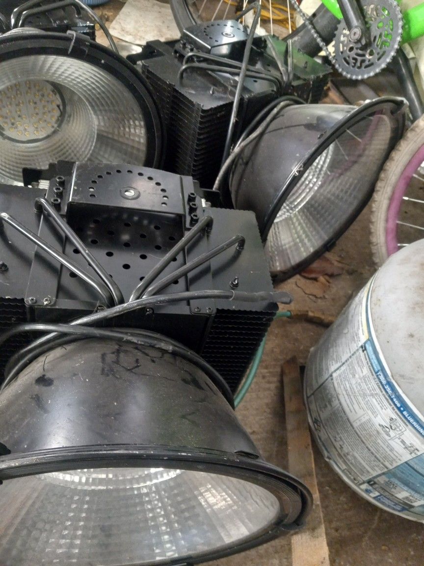 Led Grow Lights Have 3of Them 3 exhaust Fans