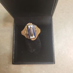 10 K Gold Class Ring.  Weight Is 5.7 Grams 