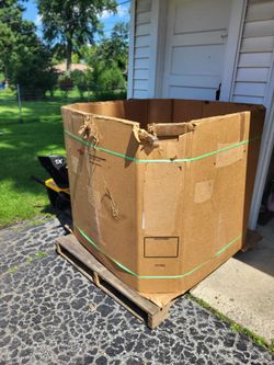 Gaylord With Wood Skid Pallet🪵 🆓️