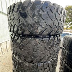 LT285/75R16 2 used tires Nitto M/T