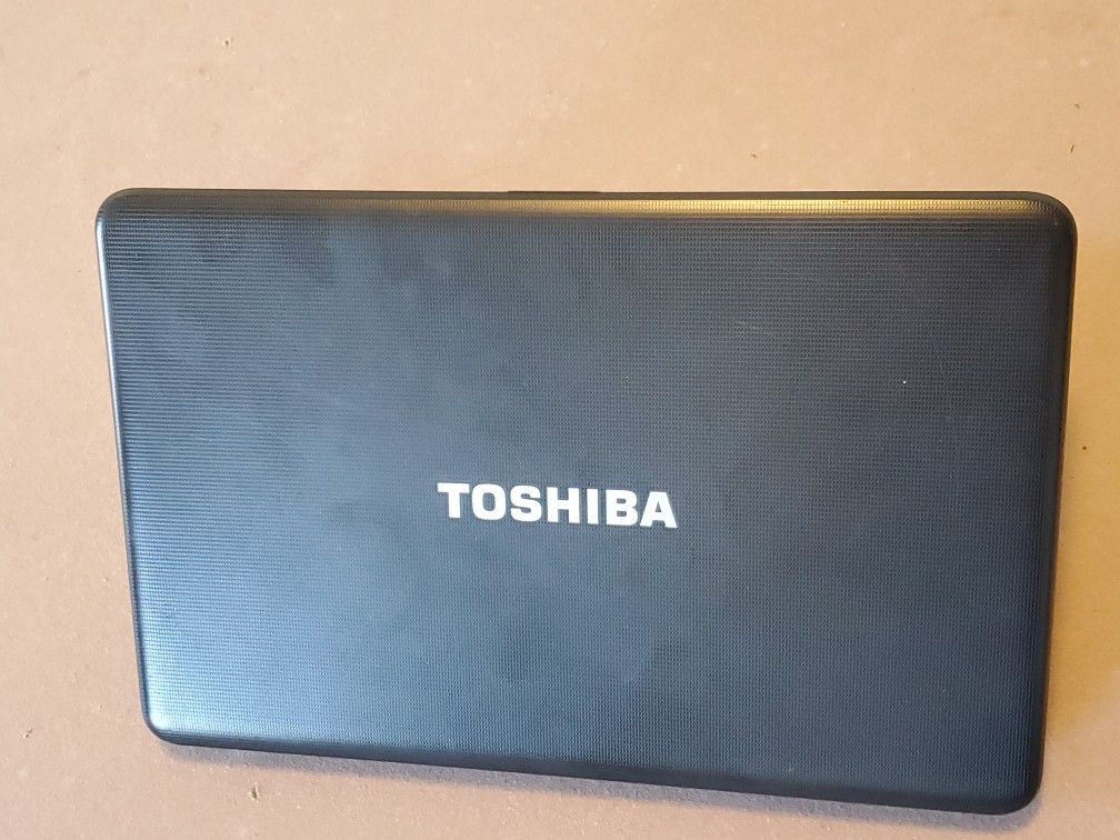 17" screen Toshiba Laptop HDMI Webcam Wifi DVD Microsoft office Installed 8gb ram 500gb hard drive