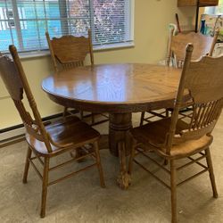 Bear Claw Table W 4 Chairs 