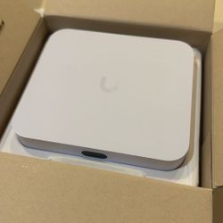 UCG-Ultra (Open Box - Like New) Ubiquiti Cloud Gateway 