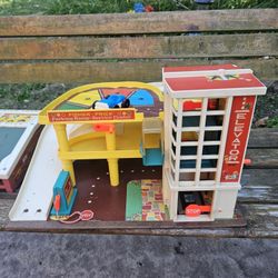 Vintage Fisher-Price Action Garage Parking Ramp Service Center 