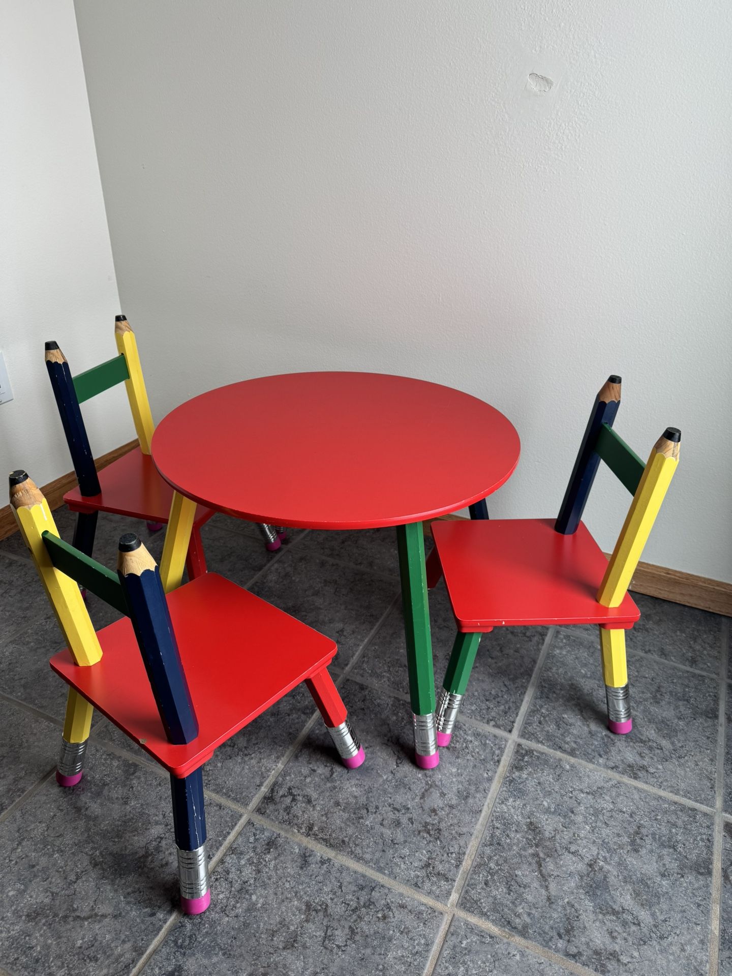 Kids Craft Table and 3 Chairs