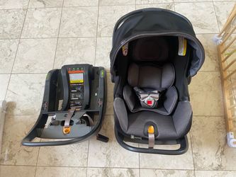 Chicco KeyFit 35 Cleartex Car Seat and 2 Bases