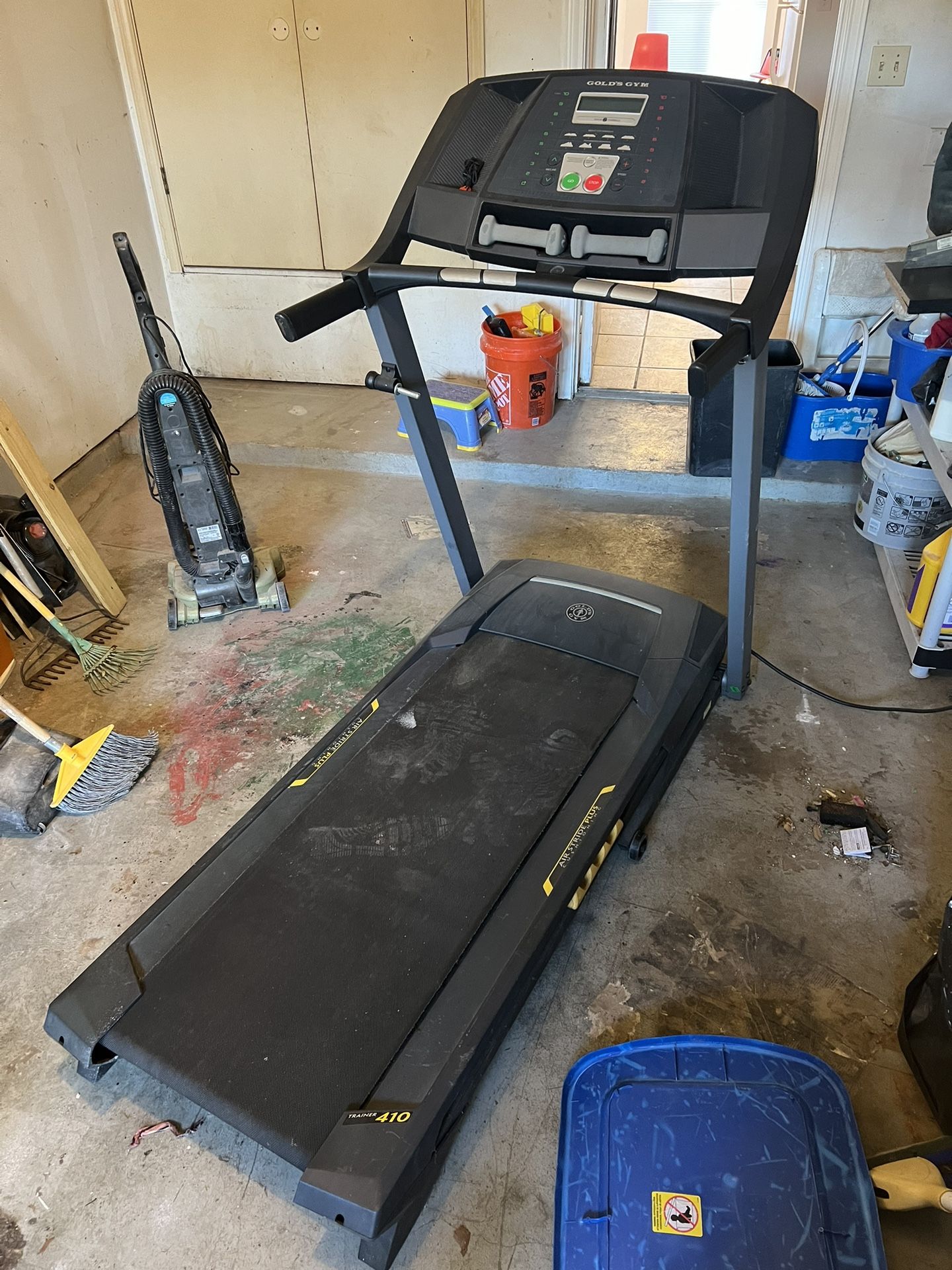 Treadmill Golds Gym Trainer 410