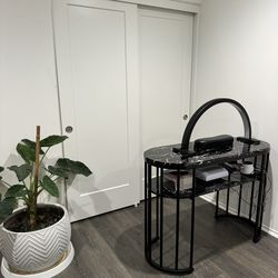 Nails/Beauty Station