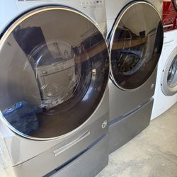Whirpool Front Load Set Washer And Dryer With Pedestal 