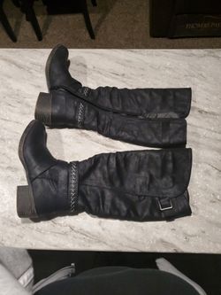 6.5 Black Boots 👢 (Not Leather)