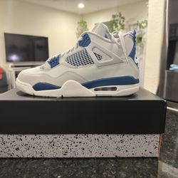 Air Jordan Retro 4 (Military Blue)