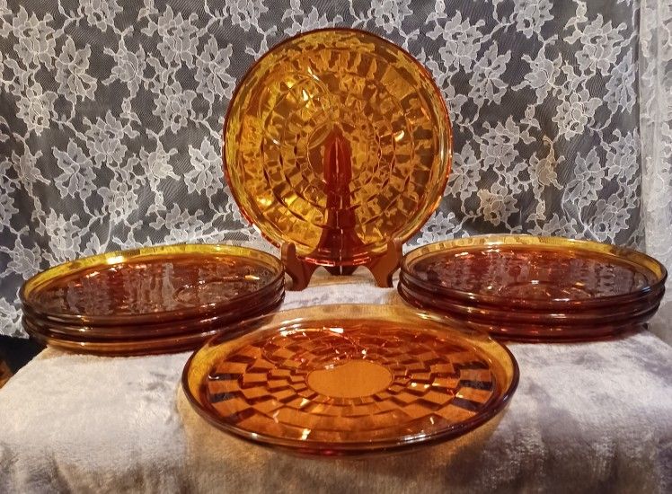 Set of 8  Indiana Glass Cubist 9 inch Amber snack  plates - cups not included.   These are rare and vintage.   All in perfect condition!