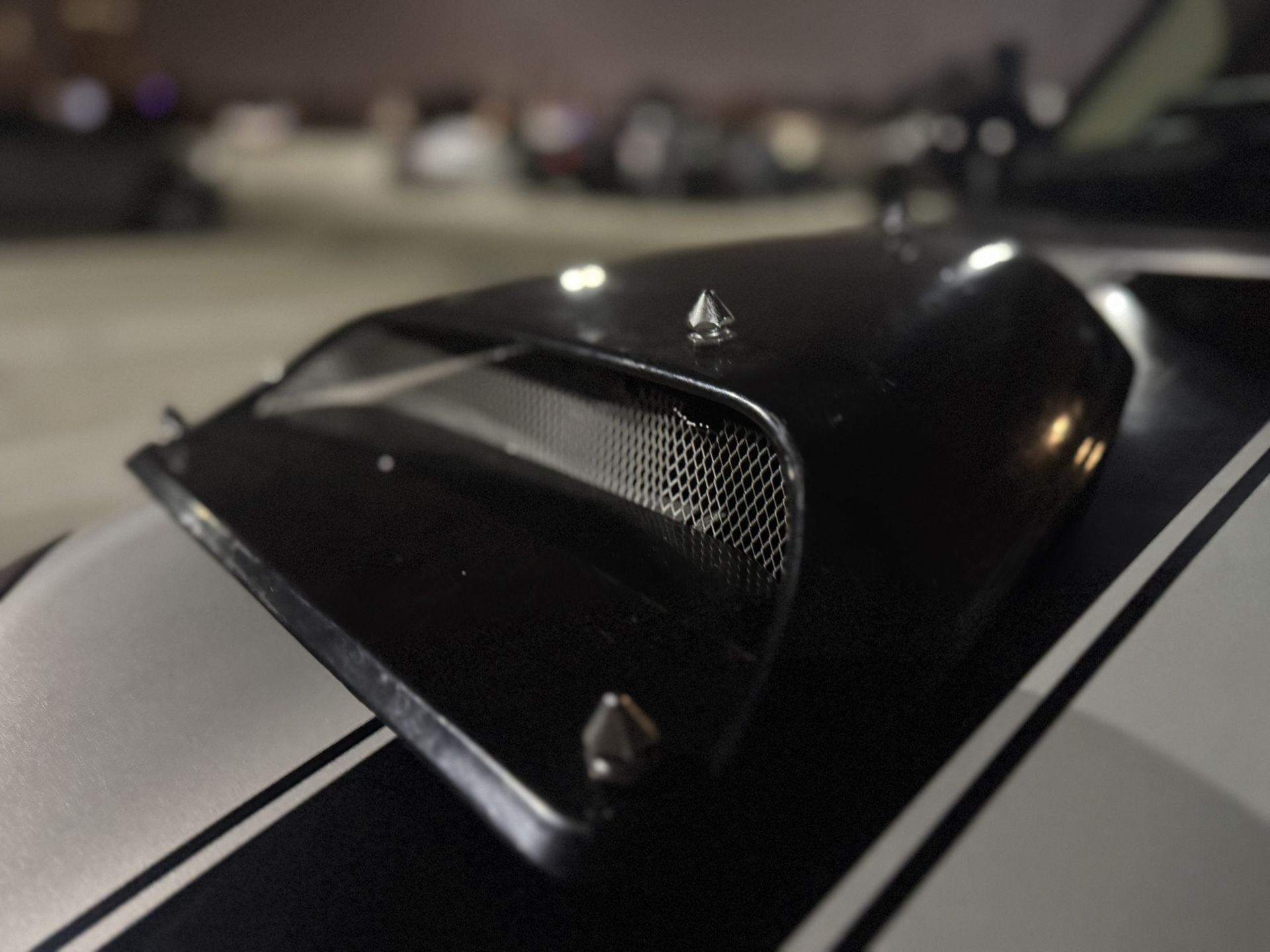 Hood Scoop / (Universal) (w/chrome Spikes)