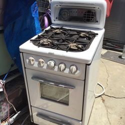 Vintage Dixie Apartment Size Gas Oven 20” Wide FREE!!!