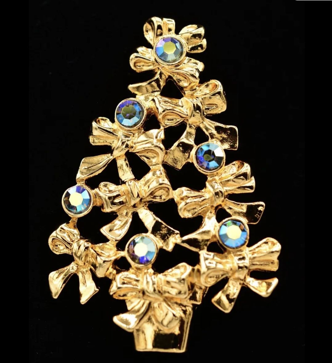 Vtg Avon Christmas Tree Brooch Gold Tone AB Rhinestone & Bows 1992 Holiday Pin