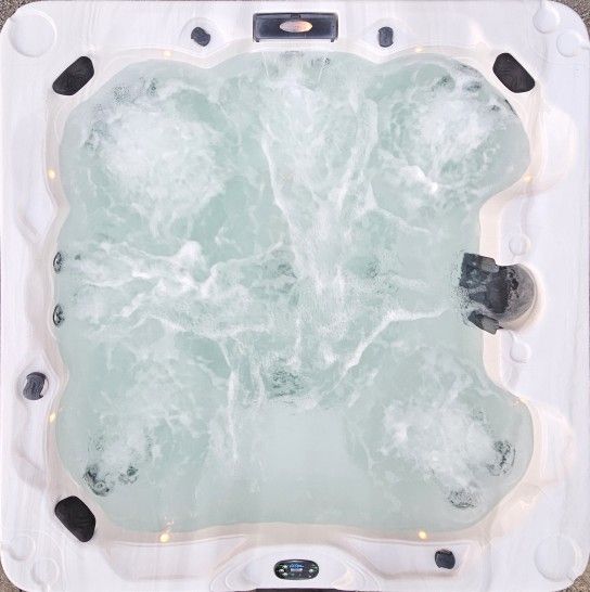 Beautiful and large 7- person 2014 Cal Spas/Hot tub/ Legacy Series for Sale